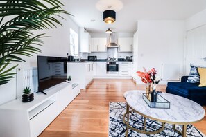 TV - 2 Bed City Centre-Parking-Offer (Kent)