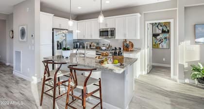 Charming 2-bedroom townhome with AC and WiFi in peaceful Rio Verde