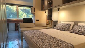 2 Schlafzimmer, Schreibtisch, Bügeleisen/Bügelbrett, WLAN