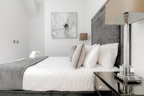 Superior Apartment | Premium bedding, in-room safe, iron/ironing board, free WiFi - Marylebone by Excel Apartments (London)