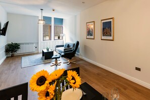 Honeymoon Apartment, City View | Living area | 50-inch Smart TV with digital channels - The Hazlitt Apartments (Paisley)