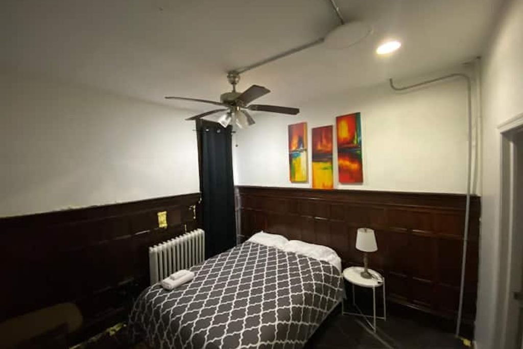 Charming studio in University City with AC and WiFi.