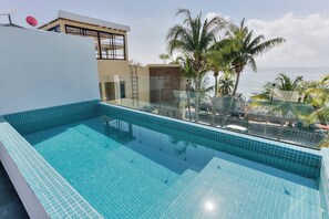 حمّام سباحة خارجي