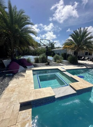 Piscine extérieure