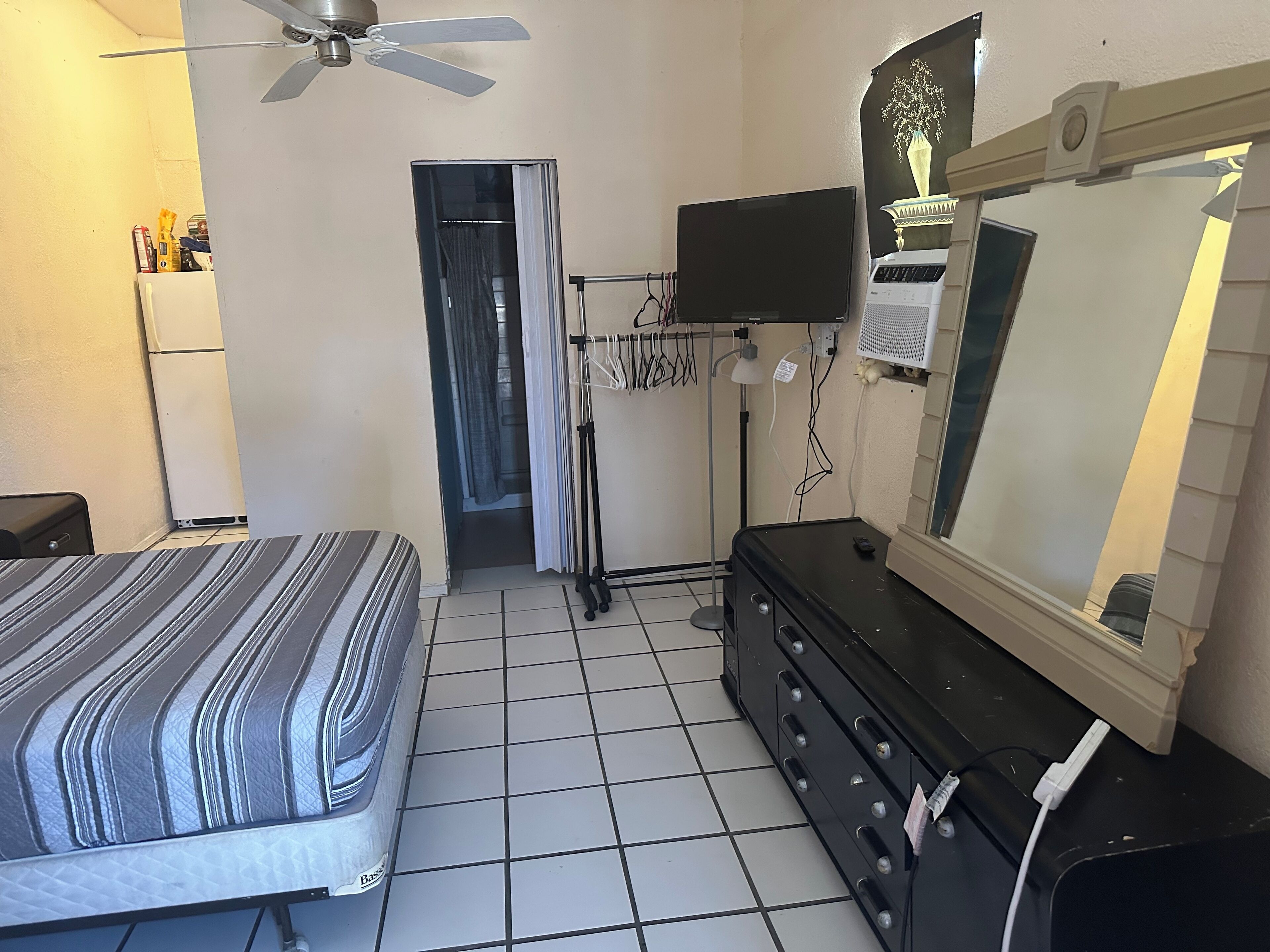 1 bedroom, WiFi, bed sheets