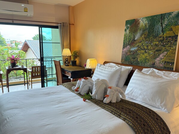 Deluxe-Doppelzimmer | Daunenbettdecken, Schreibtisch, Verdunkelungsvorhänge, kostenloses WLAN