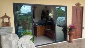 A room with a desk, chair, and a large window. - Laph Kham House (Chiang Mai)