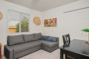 Smart TV, fireplace - Charming Eagle, Idaho Retreat
 (Eagle)