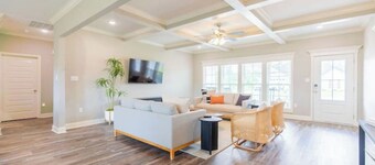 Modern Comfort in a Cozy Retreat
