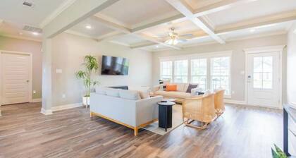 Modern Comfort in a Cozy Retreat