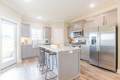 Modern Comfort in a Cozy Retreat
