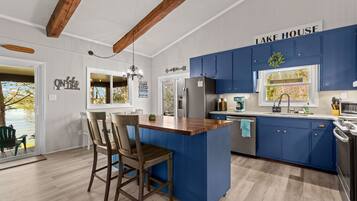 Microondas, horno, placa de cocina, lavavajillas