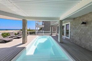 حمّام سباحة خارجي، حمّام سباحة مُدفَّأ