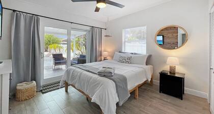 St. Pete Backyard Haven: Pickleball/Pool/Bar/Golf
