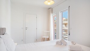 3 soverom, strykejern/-brett, internettilgang og sengetøy