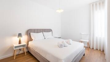 3 bedrooms, iron/ironing board, internet, bed sheets