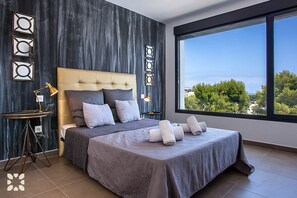 4 bedrooms, iron/ironing board, free WiFi