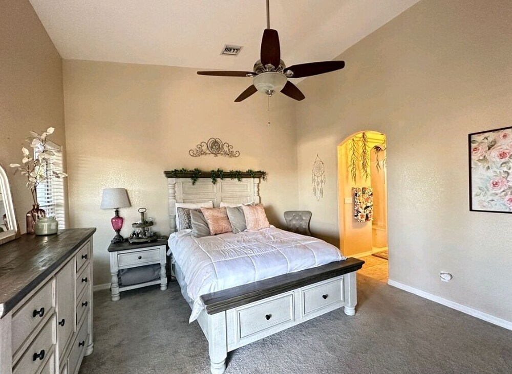 River Fun, Laughlin nights, 3bdr Home. pool, jaquzzi and waterslide