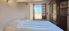 4 bedrooms, iron/ironing board - Family house 4 bedrooms - with garden (Saint-Raphaël)