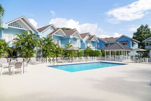 Outdoor pool - Silver Palms Charming 1BR Private Beach and Pool (Ocho Rios)