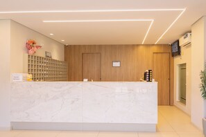 Lobby - Hanna Amsterdam Hotel & Eventos (Florianópolis)