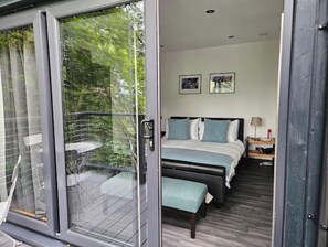 1 bedroom, iron/ironing board, WiFi, bed sheets - Romantic couples cosy chalet (Saint Fillans)