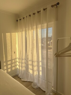 2 bedrooms, iron/ironing board, WiFi