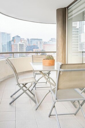 Outdoor dining - Lux 3Bedroom Gem, heart of Sanhattan by W & RITZ (Las Condes)