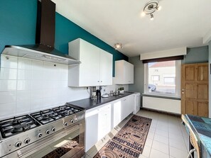 Frigorifero, microonde, forno, lavastoviglie