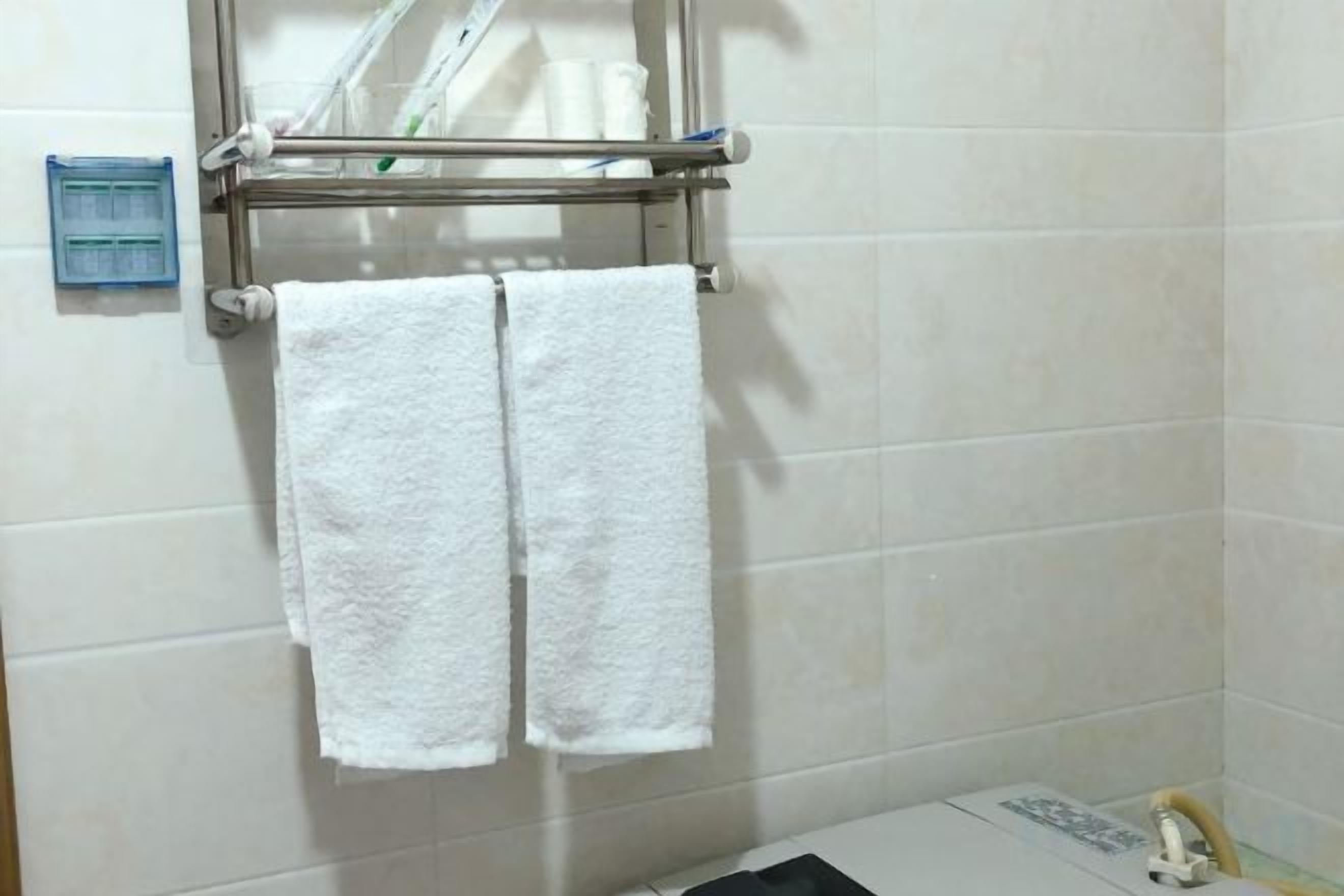 تجهيزات دش، مجففات شعر، خف للقدمين، مناشف