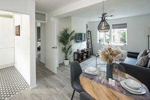Apartment | Dining - London Cozy Apartment (London)