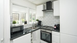 Apartemen | Dapur pribadi | Lemari es, microwave, oven, dan kompor