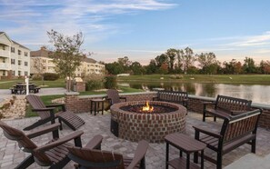 Terrace/patio - Stunning 4 Bedroom Presidential Unit in historical Williamsburg VA. (Williamsburg)