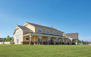 Exterior - Stunning 4 Bedroom Presidential Unit in historical Williamsburg VA. (Williamsburg)