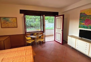 1 habitación, wifi y ropa de cama