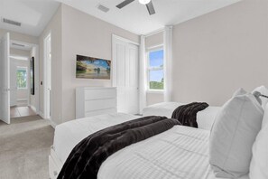 10 Schlafzimmer, Reisekinderbett, WLAN, Bettwäsche