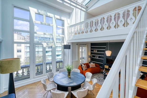 Interior - Sweett | Wagram Suite V (Paris)