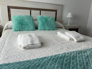 3 chambres, fer et planche Ă repasser, Wi-Fi, draps fournis