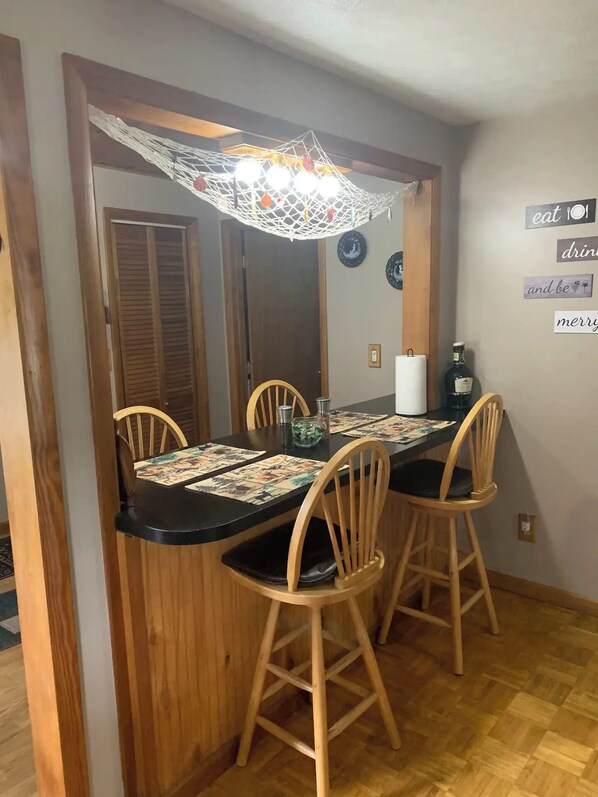 Dining - Rustic cottage by the mighty Elk! (Girard)