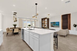 Interior - 8 BD/ 6 BA/ Windsor Cay (16311 SK) (Clermont)