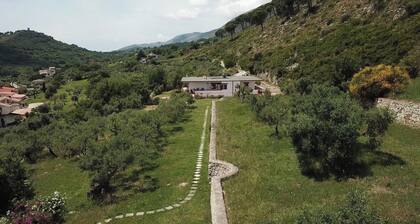 Giada Holiday Home - 2 Bedroom Apartment with Balcony