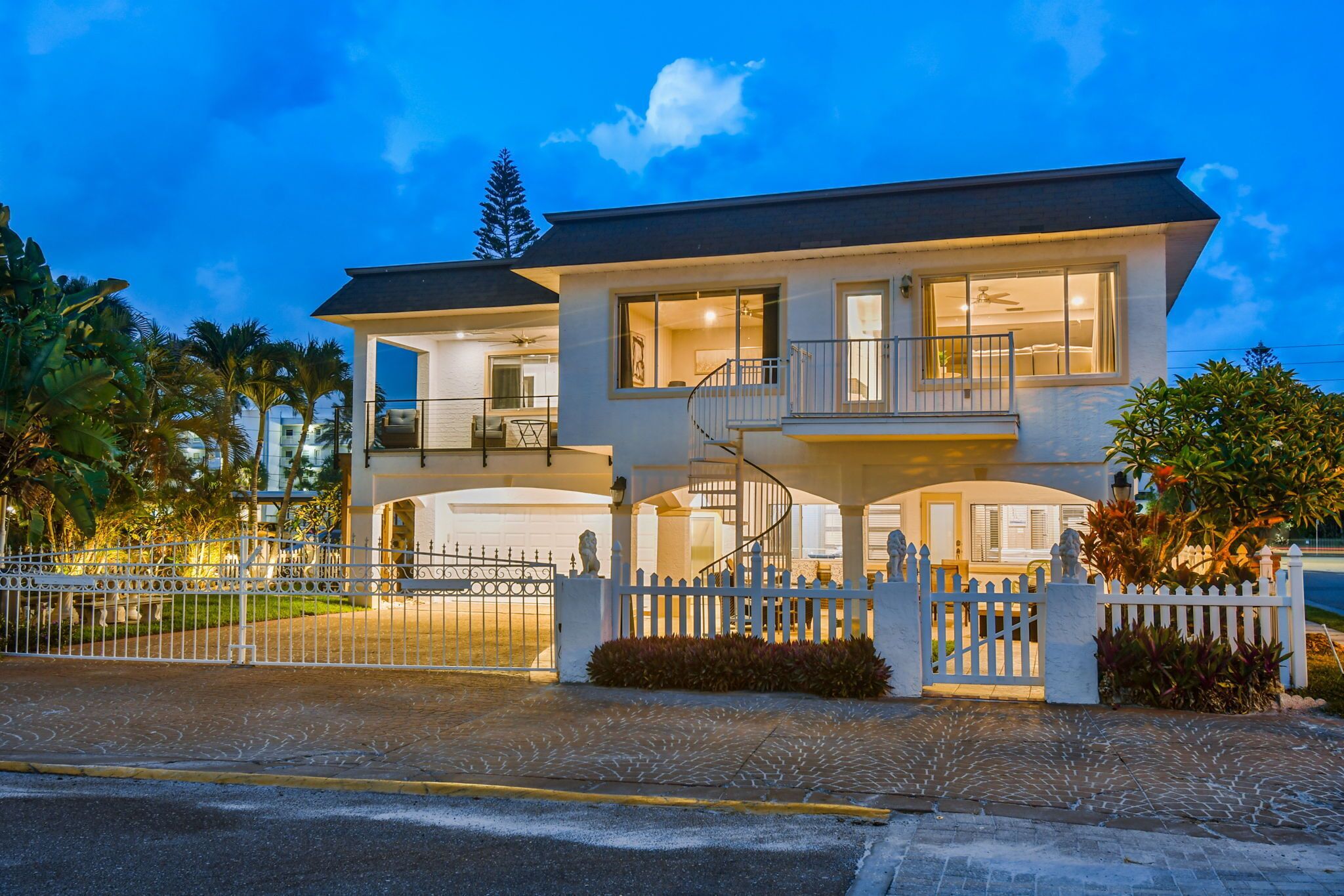 Spacious 6-bedroom 6 bath beach front home w/ private pool 