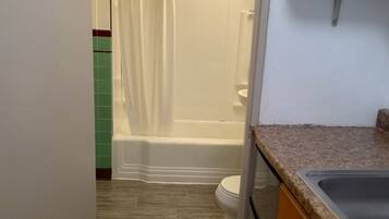 Comfort Single Room, 2 Queen Beds | Bathroom | Towels, soap, shampoo, toilet paper