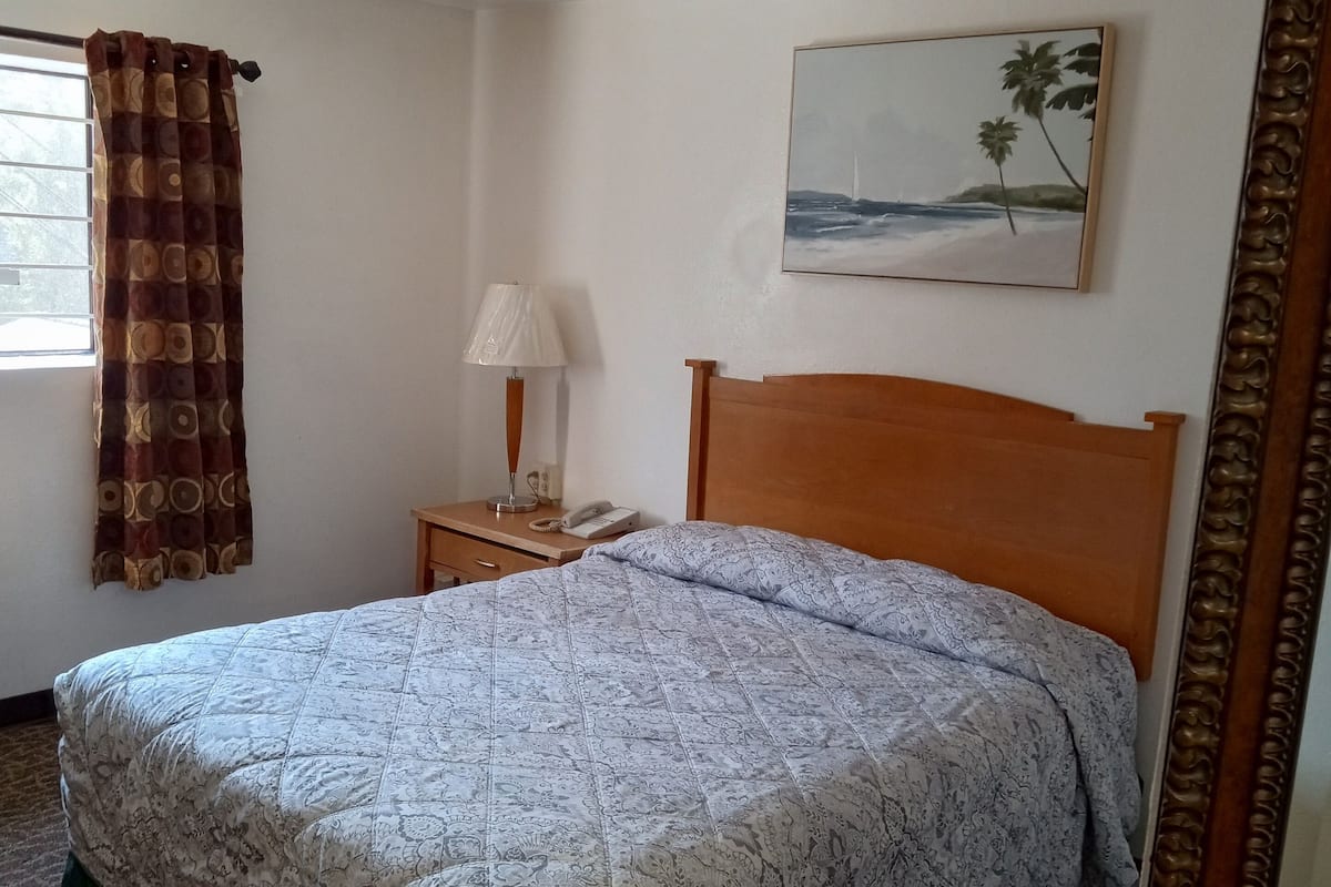 Desk, laptop workspace, free WiFi, bed sheets