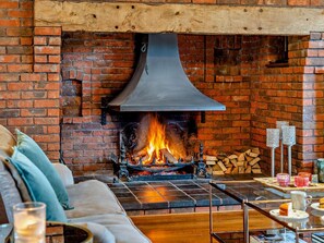 Interior - Spacious 5-bedroom house on the Thames with river access in lovely Berkshire (Berkshire)