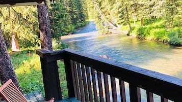 Cabane, balcon, vue fleuve | Terrasse/Patio