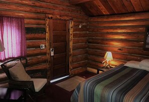 Cabin, 1 Queen Bed, Non Smoking | Desk, free WiFi - Grizzly Lodge (Silver Gate)