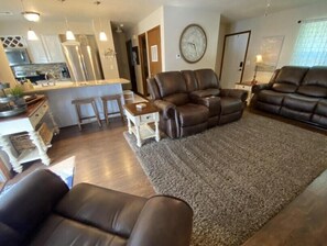 Smart TV, fireplace - Happy Place – The perfect Getaway on Monkey Island! (Afton)