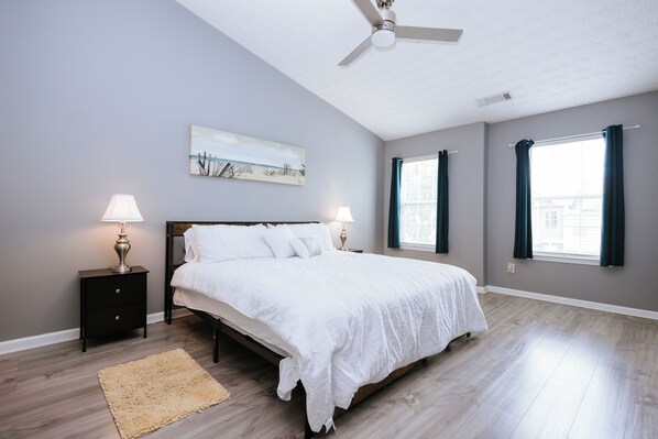 2 bedrooms, iron/ironing board, WiFi, bed sheets - Charming 2-bedroom townhome in Decatur with AC, WiFi (Decatur)