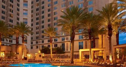 KC Chiefs vs Raiders 10/27, 2 bedroom Hilton hotel suite, all amenities included